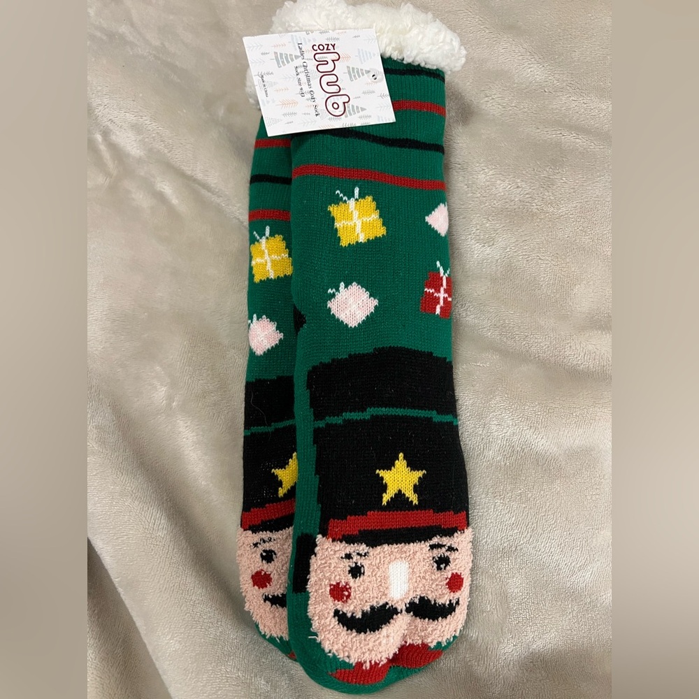 COZY HUB ~ NUTCRACKER ~ LADIES CHRISTMAS COZY SOCKS ~ SIZE 9-11 ~ NWT